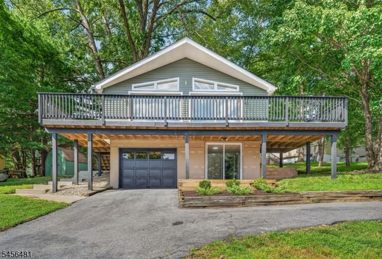 Property listing MLS 4049237 photo 1