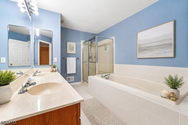 Property listing MLS 4049241 photo 22