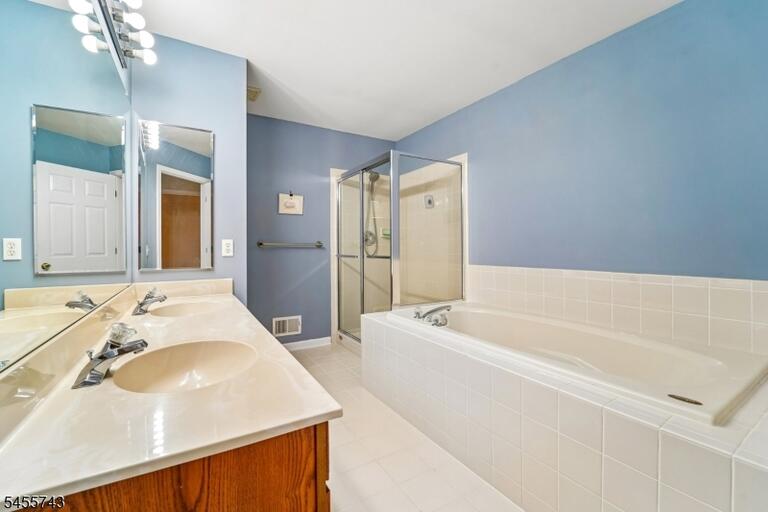 Property listing MLS 4049241 photo 23