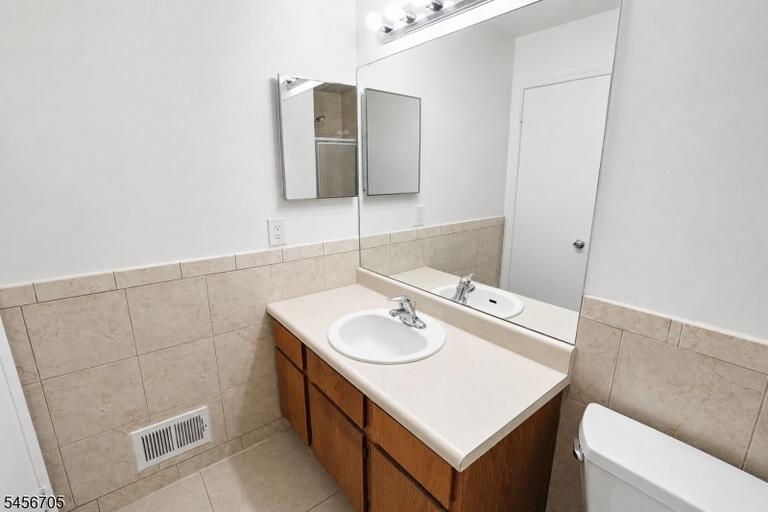 Property listing MLS 4049304 photo 3