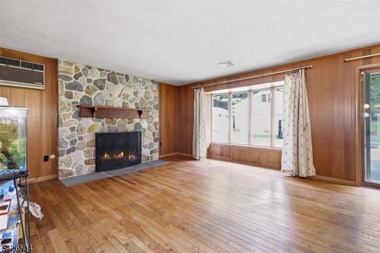 Property listing MLS 4049325 photo 15