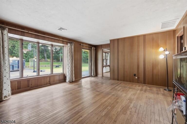 Property listing MLS 4049325 photo 17