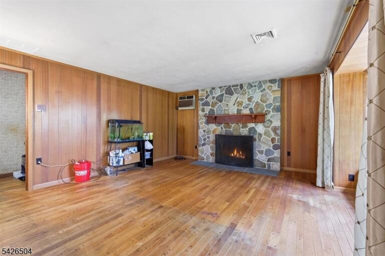 Property listing MLS 4049325 photo 19