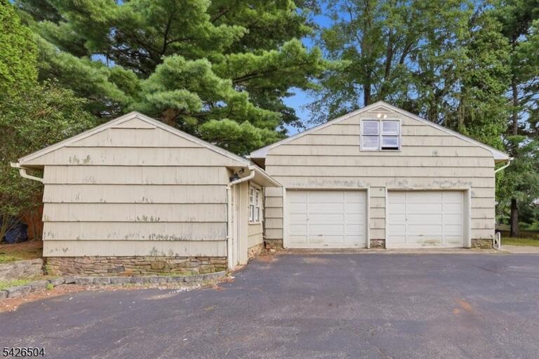 Property listing MLS 4049325 photo 36