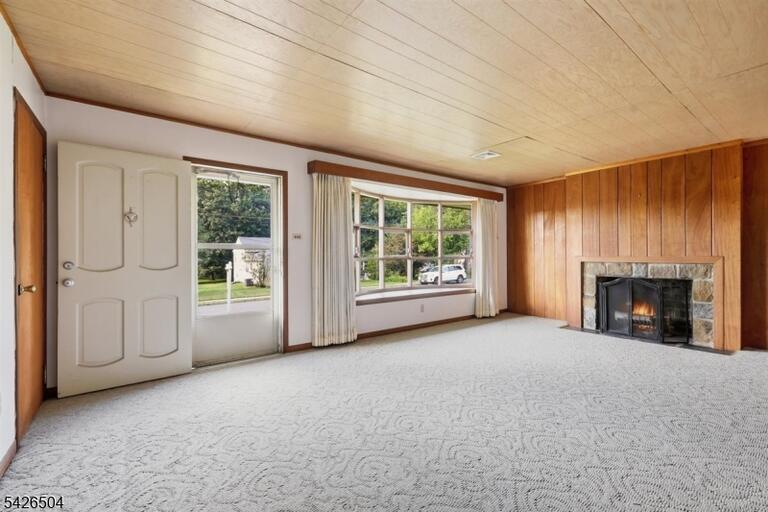 Property listing MLS 4049325 photo 4