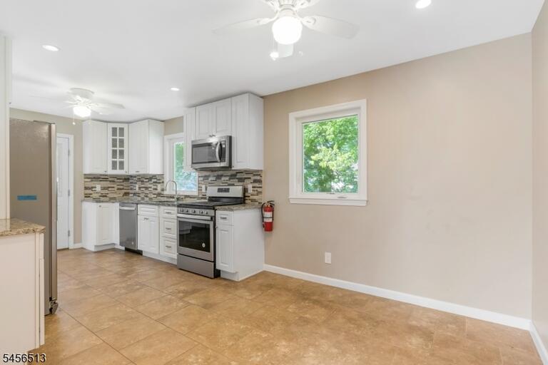 Property listing MLS 4049329 photo 11