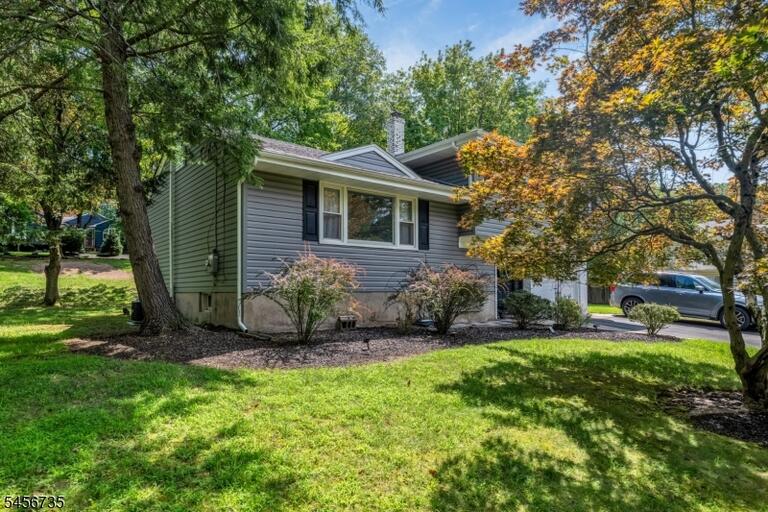 Property listing MLS 4049330 photo 2