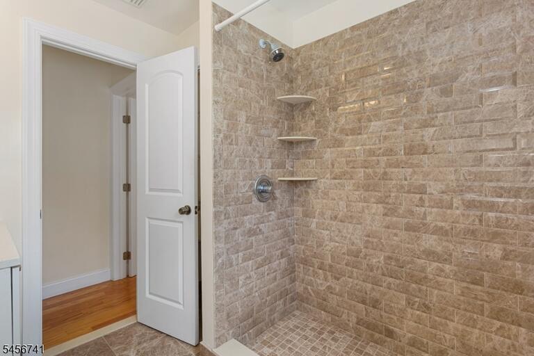 Property listing MLS 4049333 photo 15