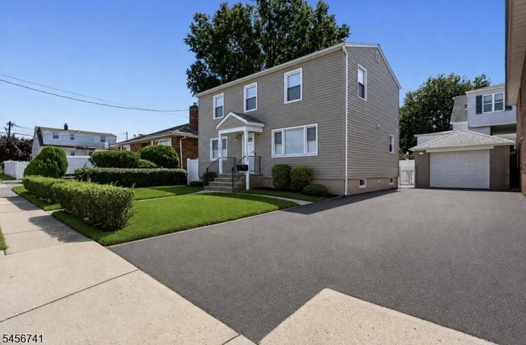 Property listing MLS 4049333 photo 2