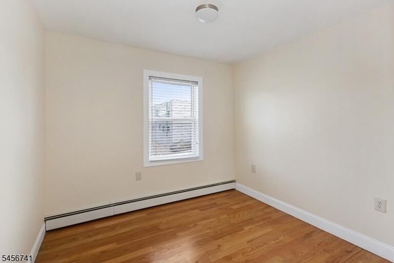 Property listing MLS 4049333 photo 24