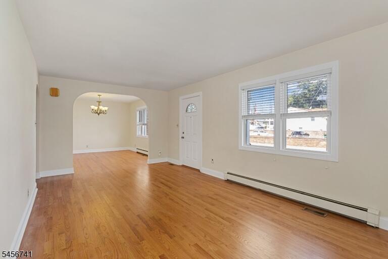 Property listing MLS 4049333 photo 5