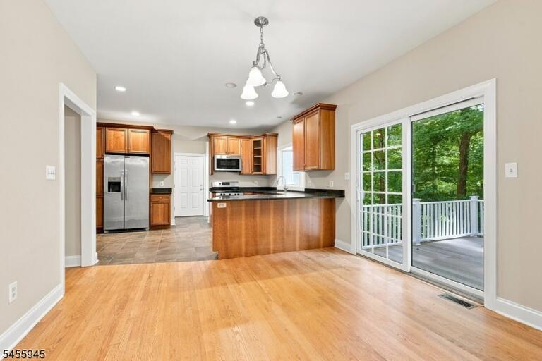 Property listing MLS 4049360 photo 10