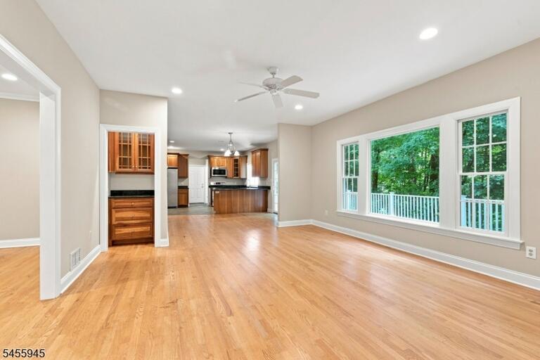 Property listing MLS 4049360 photo 11