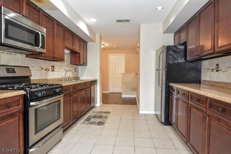 Property listing MLS 4049362 photo 10
