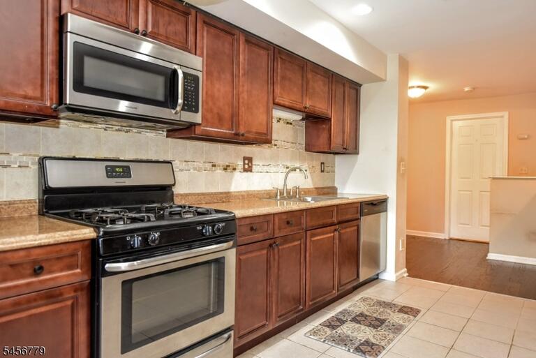 Property listing MLS 4049362 photo 11