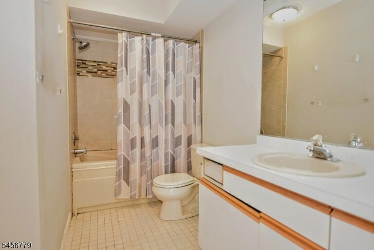 Property listing MLS 4049362 photo 17