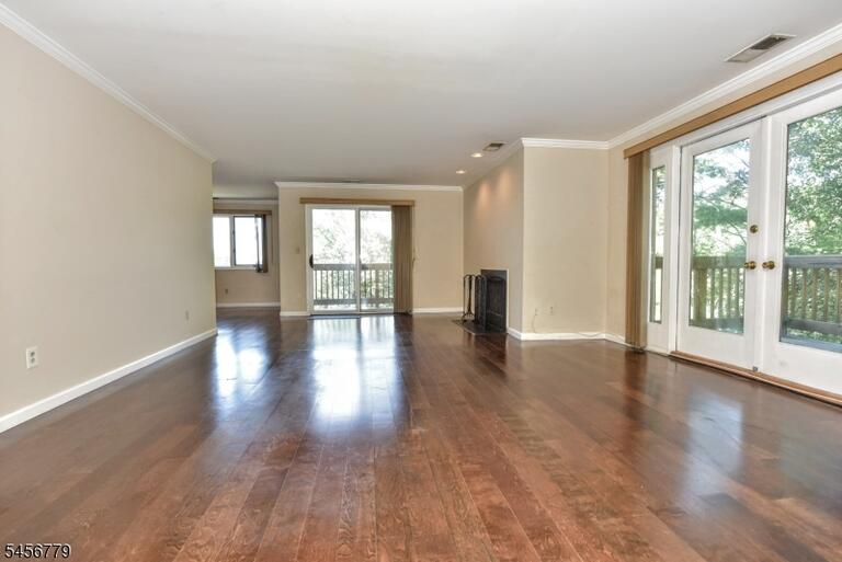 Property listing MLS 4049362 photo 5