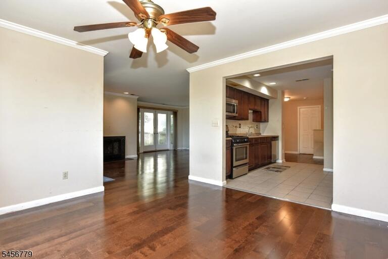Property listing MLS 4049362 photo 9