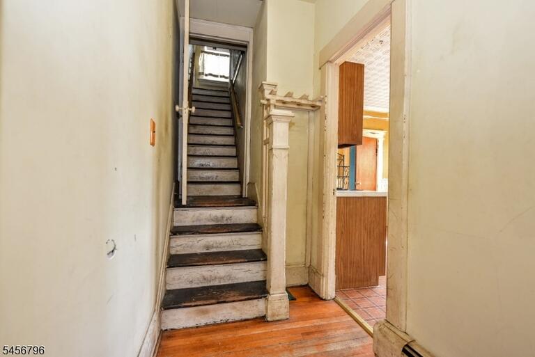 Property listing MLS 4049381 photo 3