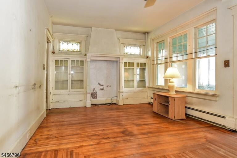 Property listing MLS 4049381 photo 4