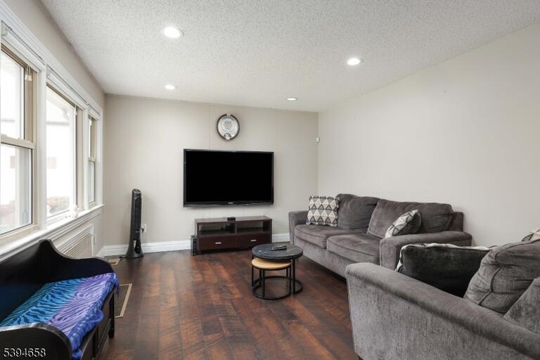 Property listing MLS 4049394 photo 8