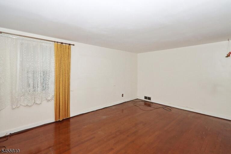 Property listing MLS 4049467 photo 2