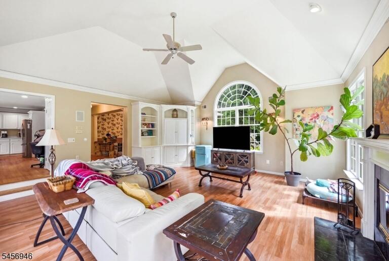 Property listing MLS 4049522 photo 12