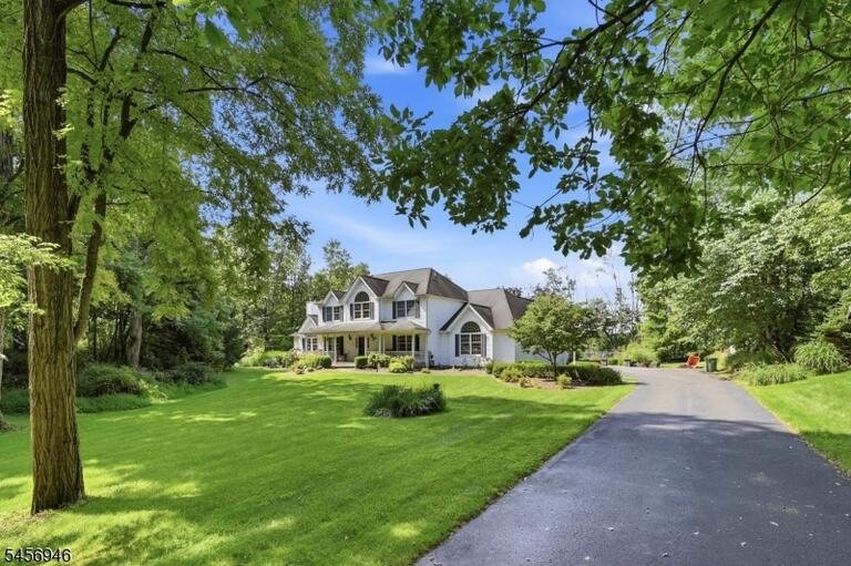 Property listing MLS 4049522 photo 2