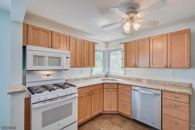 Property listing MLS 4049529 photo 12