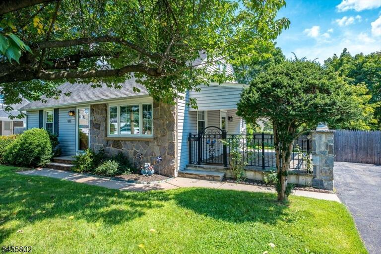 Property listing MLS 4049529 photo 3