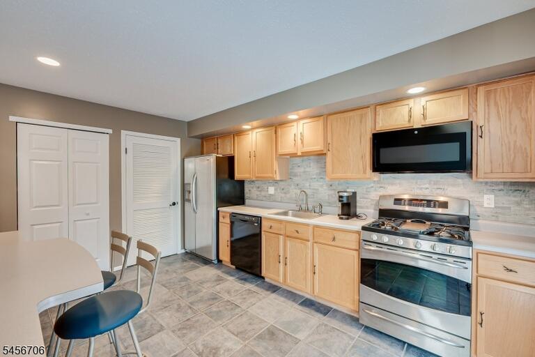 Property listing MLS 4049565 photo 12