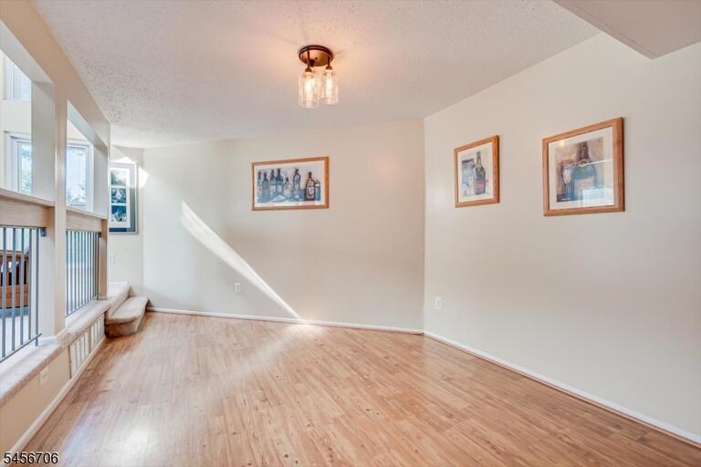 Property listing MLS 4049565 photo 16