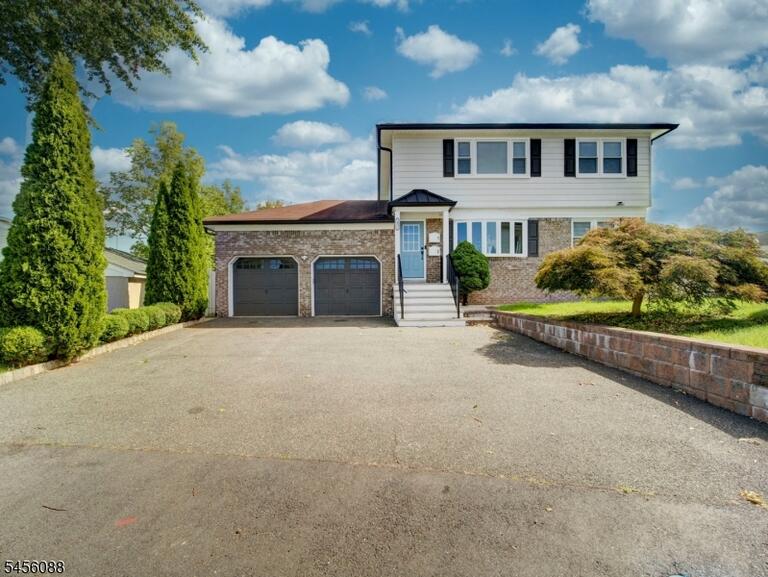Property listing MLS 4049636 photo 2