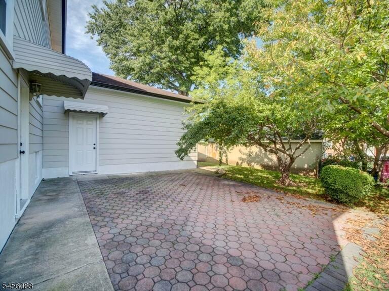 Property listing MLS 4049636 photo 44