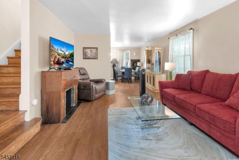 Property listing MLS 4049651 photo 2