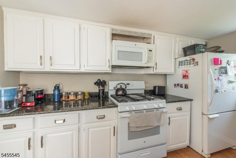 Property listing MLS 4049682 photo 6