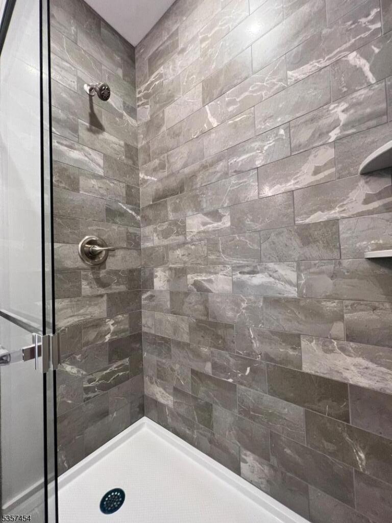 Property listing MLS 4049713 photo 7