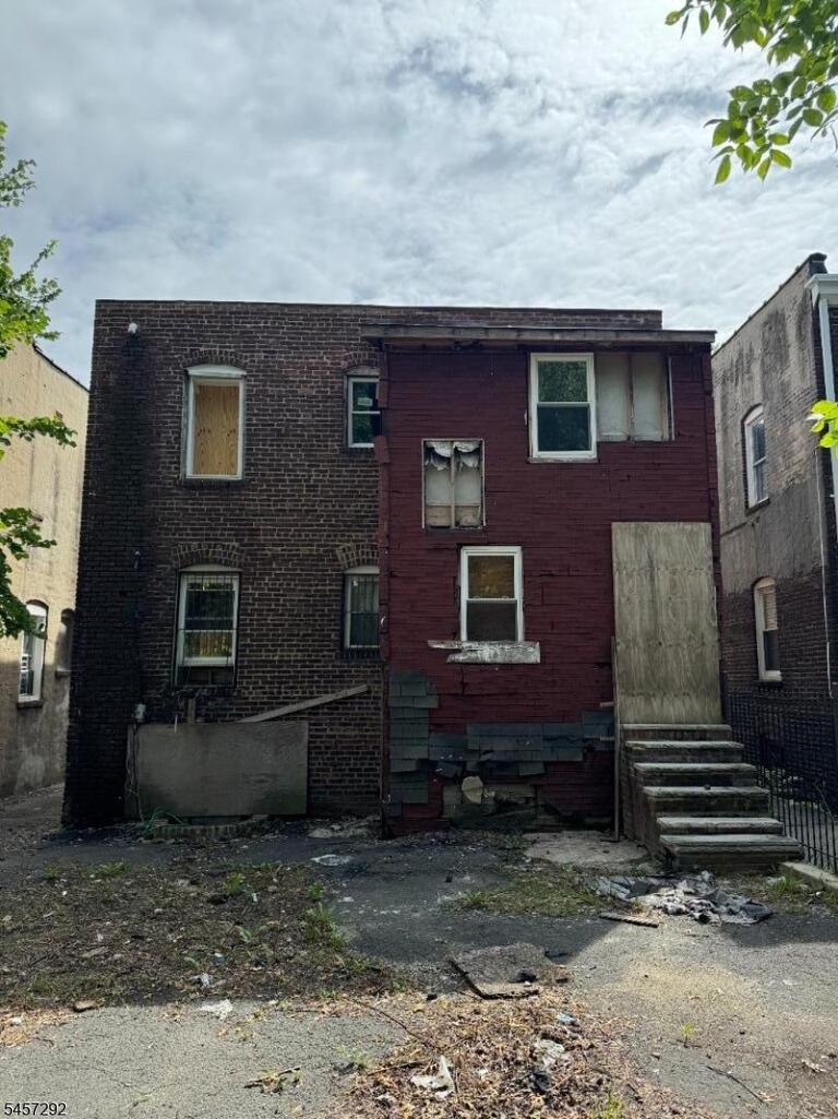 Property listing MLS 4049743 photo 3