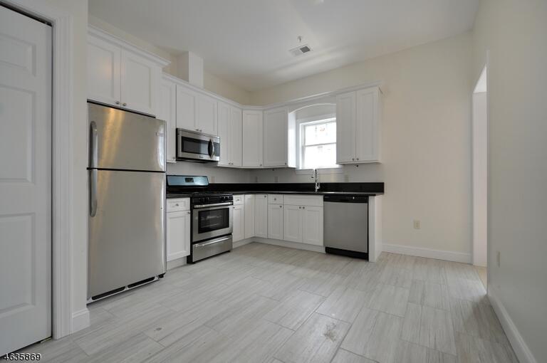 Property listing MLS 4049744 photo 2