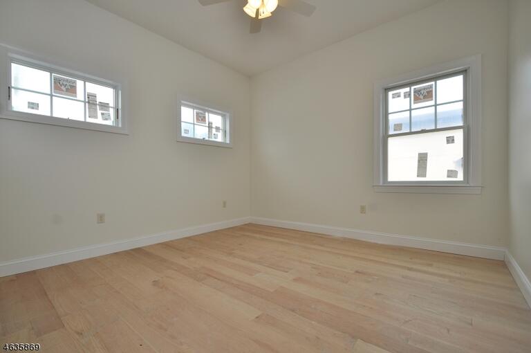 Property listing MLS 4049744 photo 4
