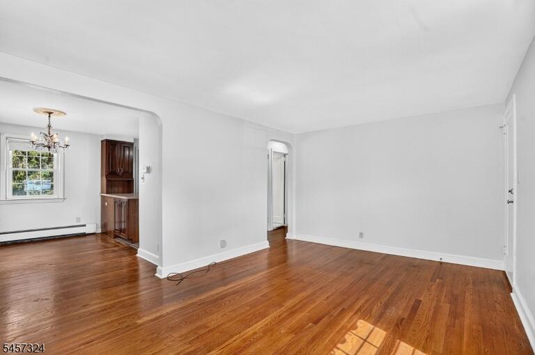 Property listing MLS 4049760 photo 4
