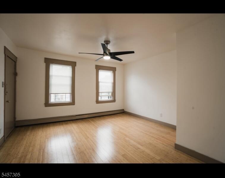 Property listing MLS 4049839 photo 4