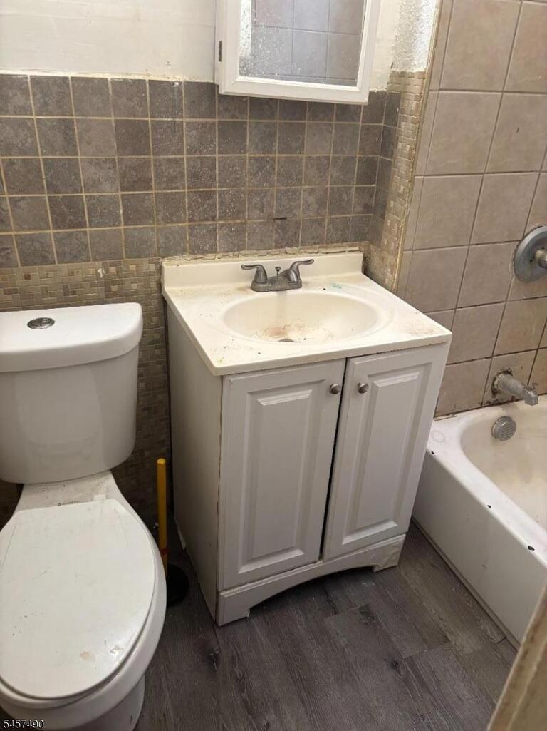Property listing MLS 4049888 photo 3