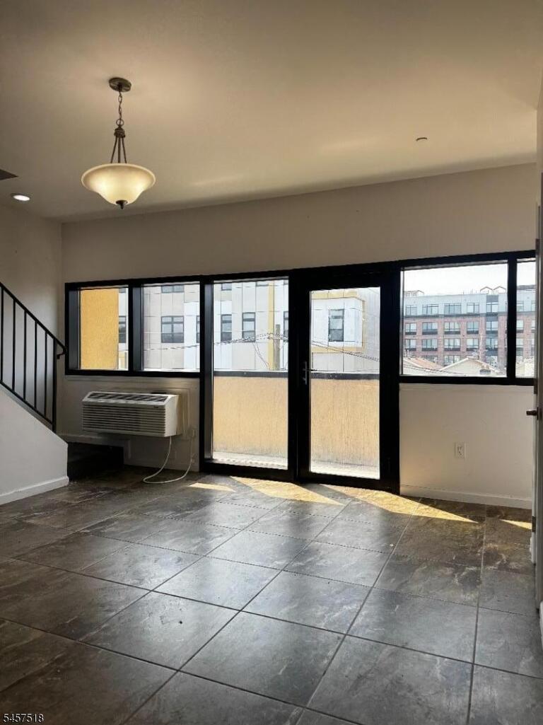 Property listing MLS 4049904 photo 3