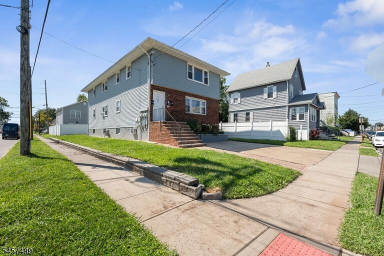 Property listing MLS 4049936 photo 2