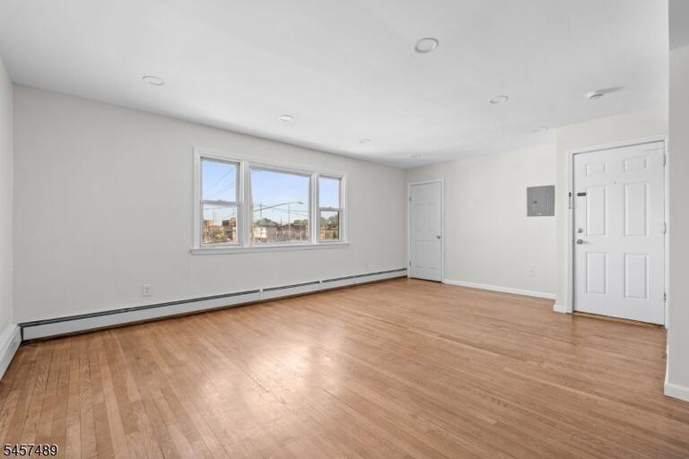 Property listing MLS 4049936 photo 3