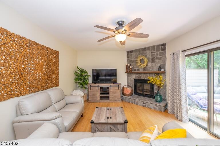 Property listing MLS 4049938 photo 4