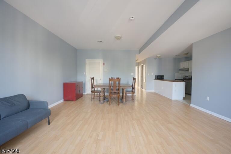 Property listing MLS 4049950 photo 2