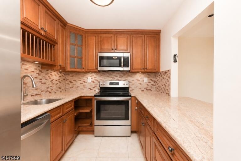 Property listing MLS 4049968 photo 5