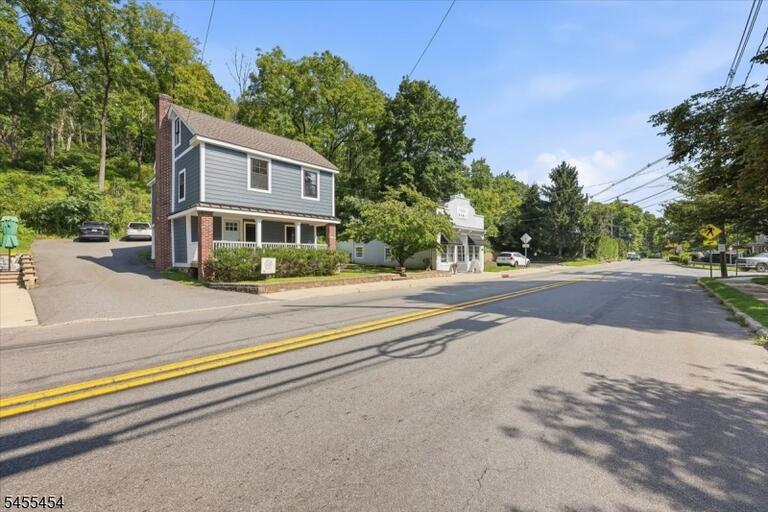 Property listing MLS 4049984 photo 2